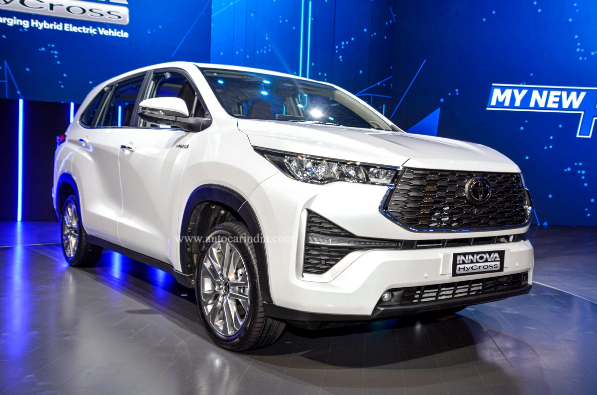 Toyota Innova Hycross